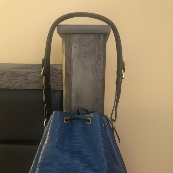 LV Epi Noe Petit Blue bucket - Picture 2 of 9